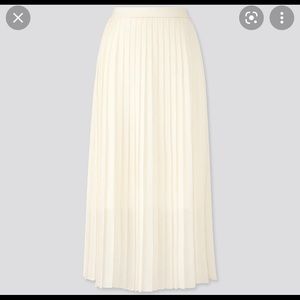 Ivory pleated skirt xs